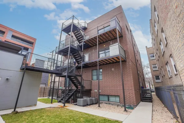 $3,750 | 1621 North Humboldt Boulevard, Unit 2S, Chicago, IL 60647