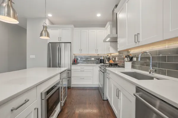 $3,750 | 1621 North Humboldt Boulevard, Unit 2S, Chicago, IL 60647