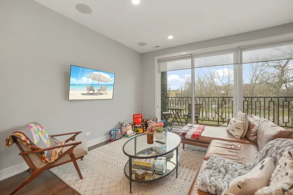 $3,750 | 1621 North Humboldt Boulevard, Unit 2S, Chicago, IL 60647