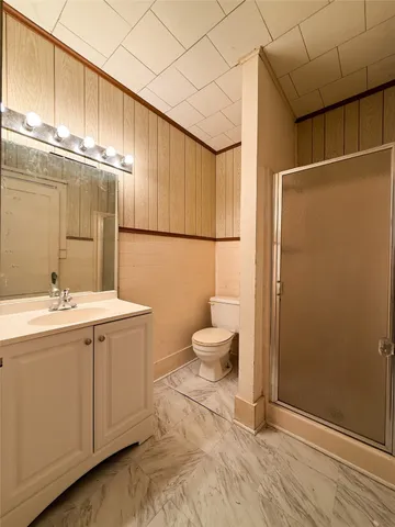 a picture of a park with lots of flowers