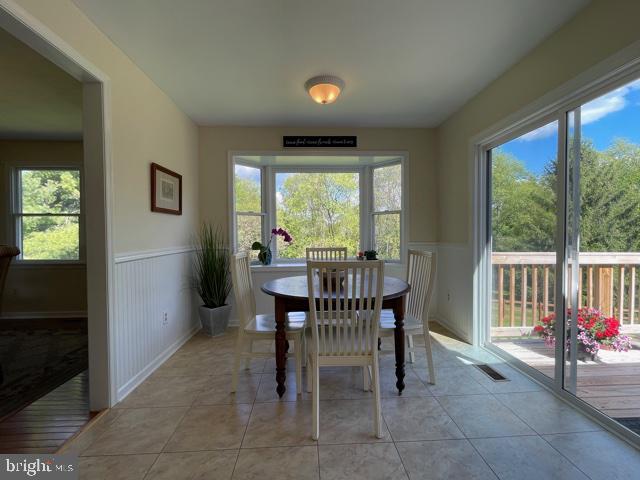 2539 Bert Fowler Road Hampstead, MD 21074 - Photo 19 of 65 Breakfast Room with Access to DR & Deck
