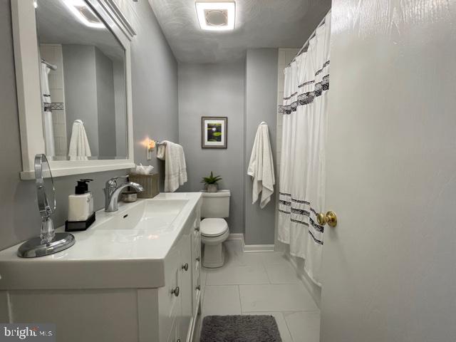 2539 Bert Fowler Road Hampstead, MD 21074 - Photo 31 of 65 Full Hall Bath-Newly UPDATED