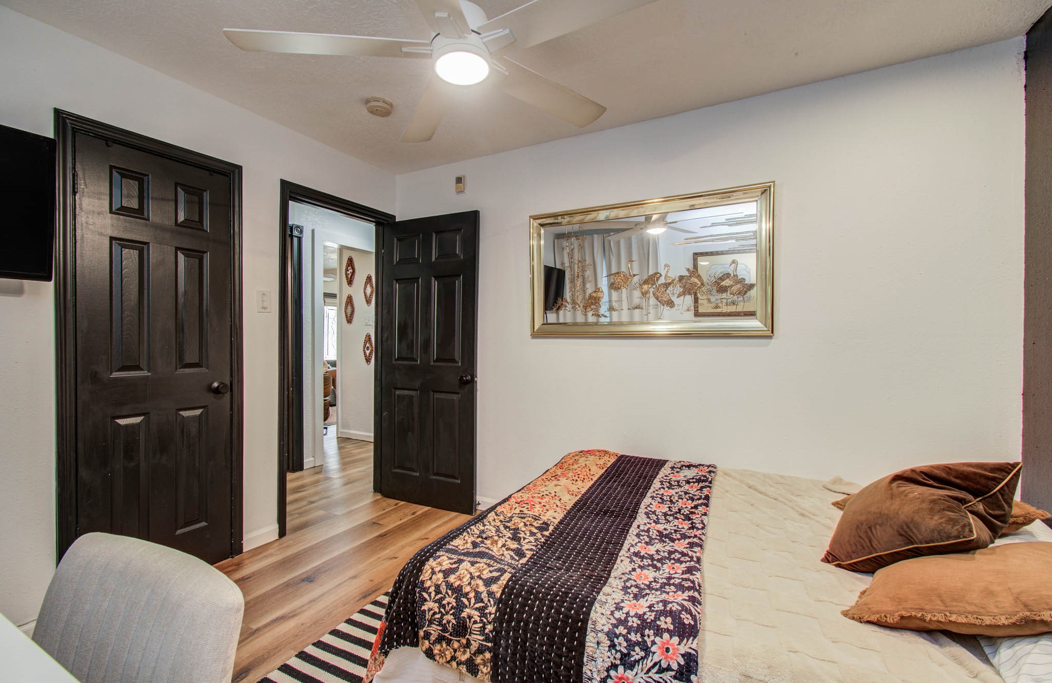 1612 East Bonner Street Houston, TX 77007 - Photo 19 of 30 a bedroom with bed and a window