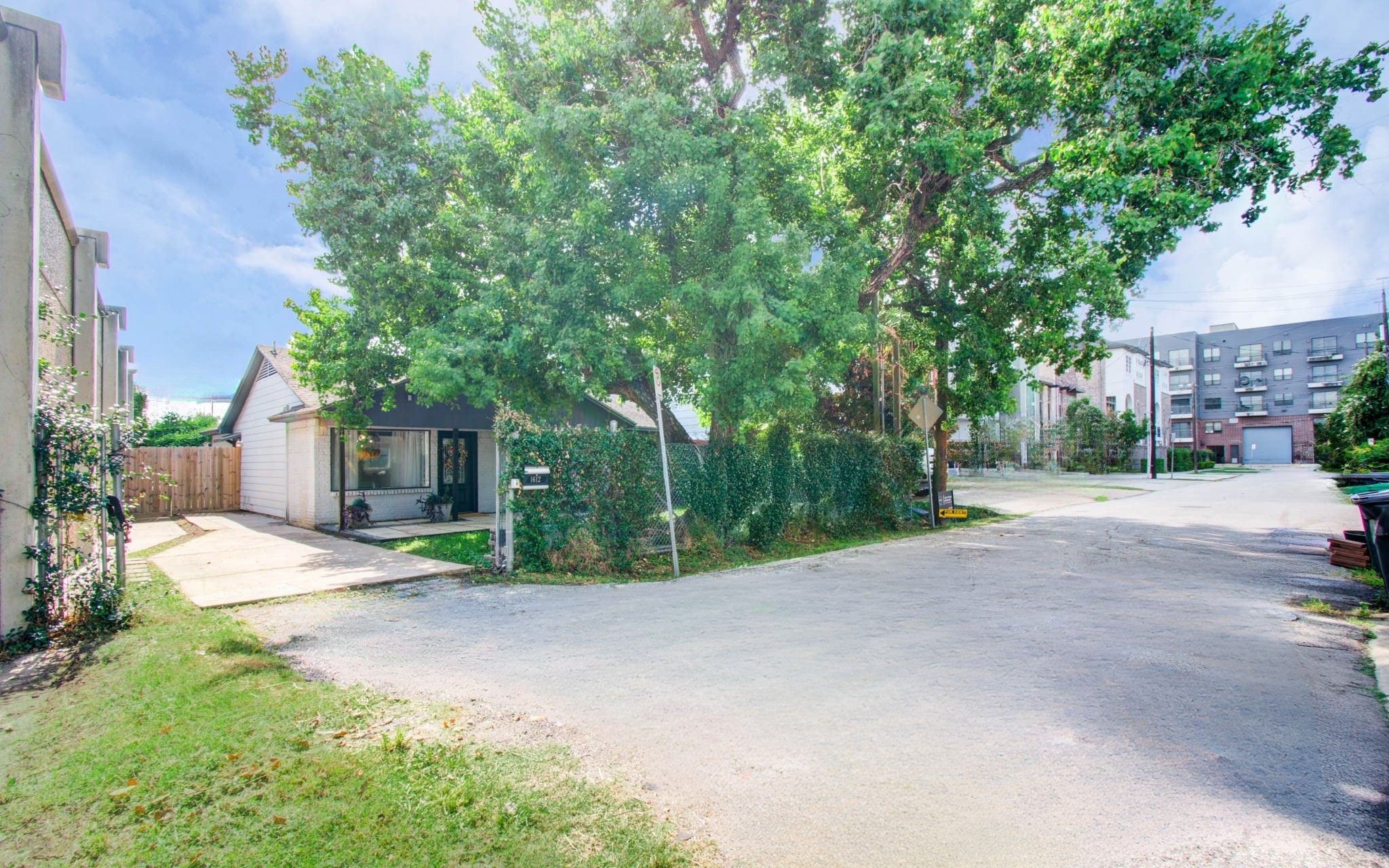 1612 East Bonner Street Houston, TX 77007 - Photo 30 of 30 a view of a house with a street