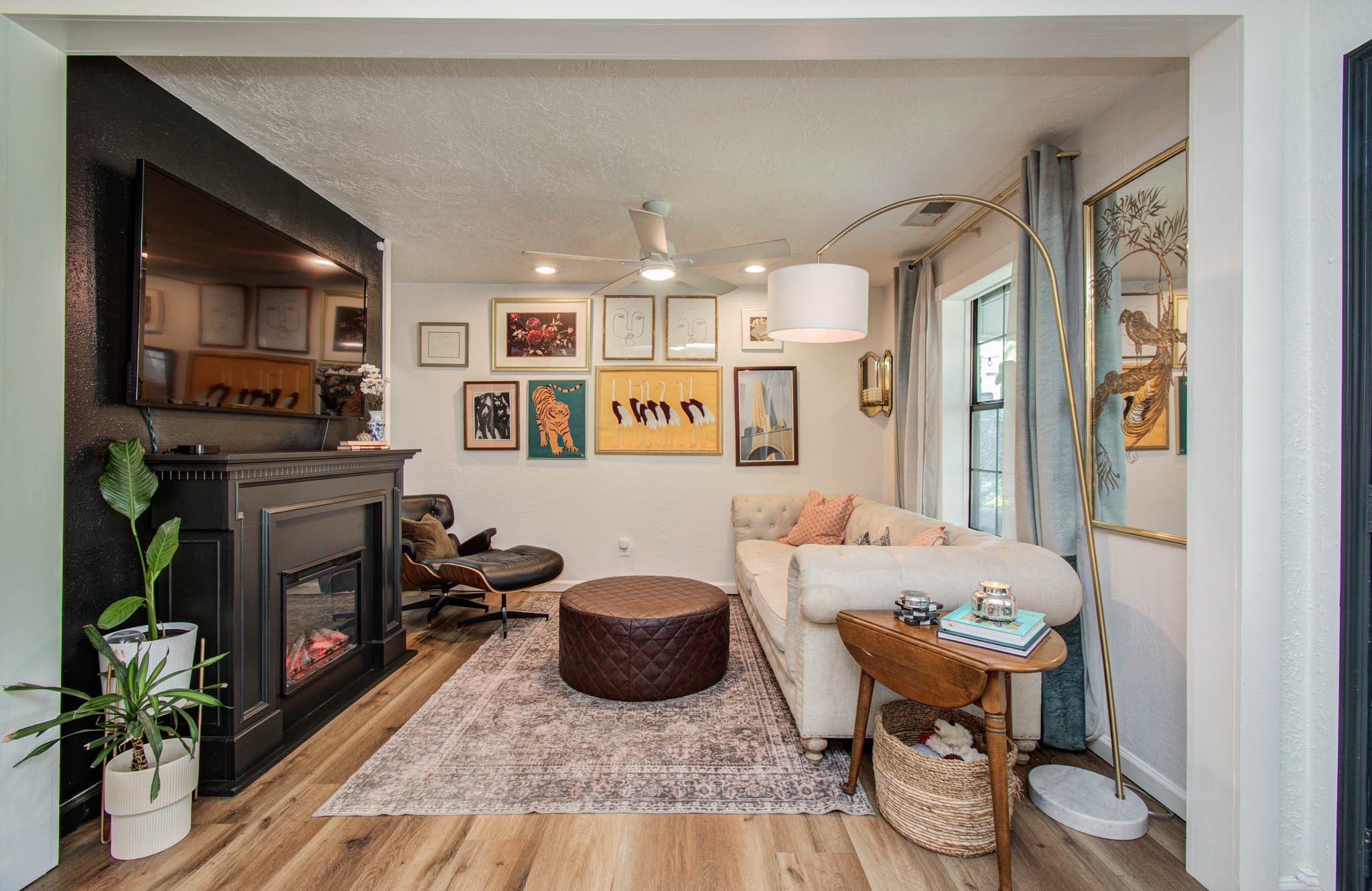 1612 East Bonner Street Houston, TX 77007 - Photo 10 of 30 a living room with furniture and a flat screen tv