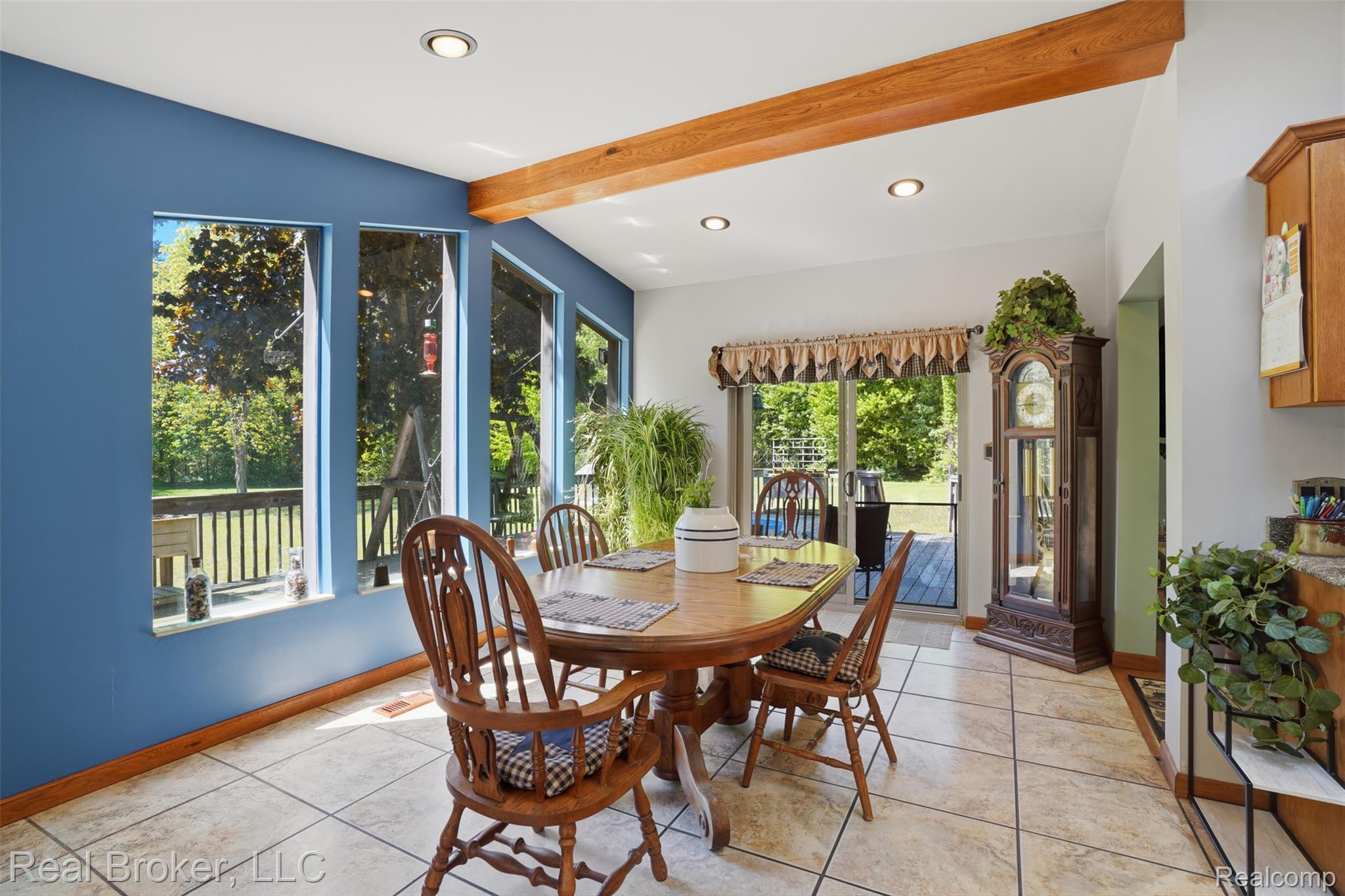 3167 Roods Lake Road Lapeer, MI 48446 - Photo 6 of 38 Dining room.