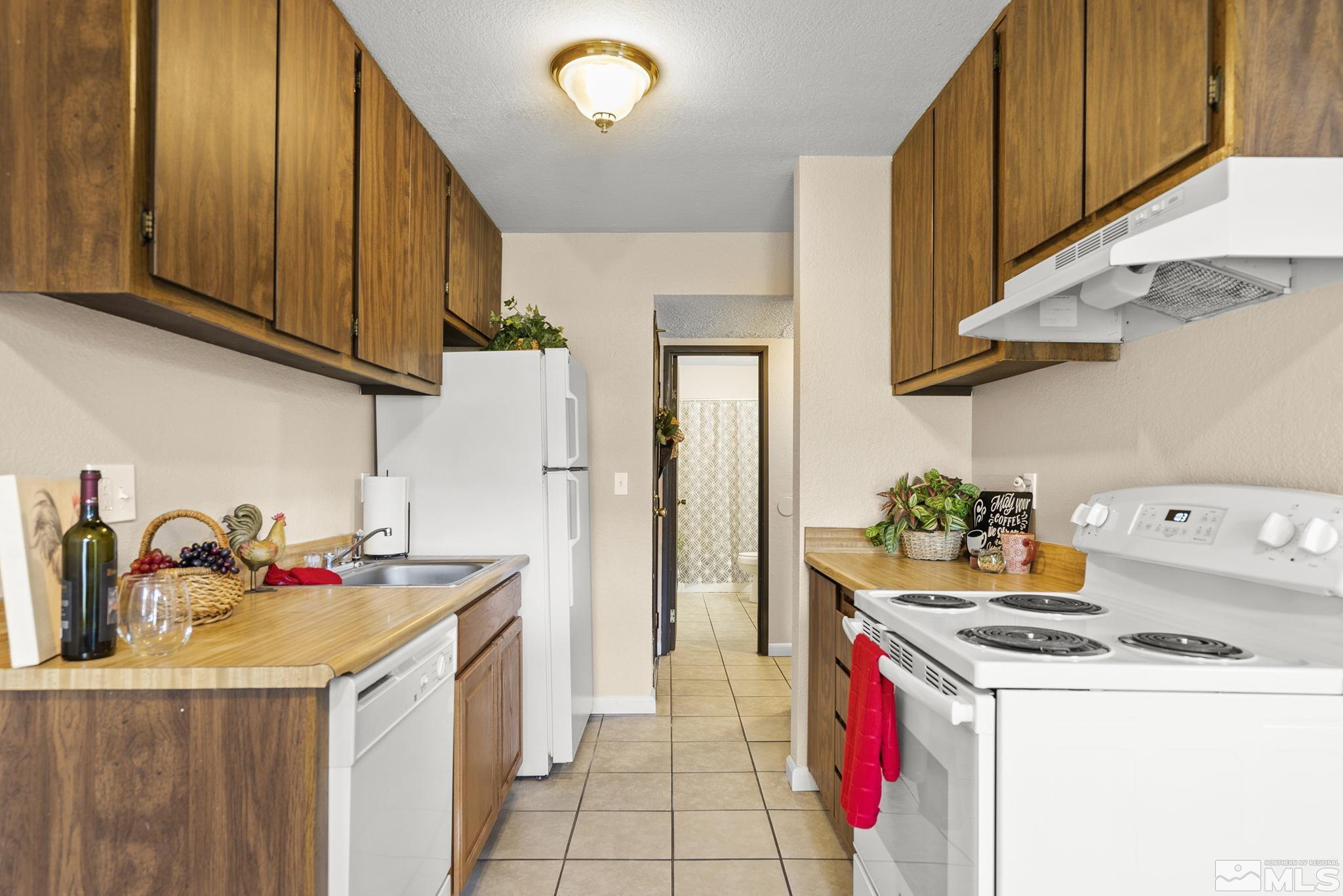 4604 Neil Road, Unit 127 Reno, NV 89502 - Photo 8 of 14 a utility room with dryer and washer