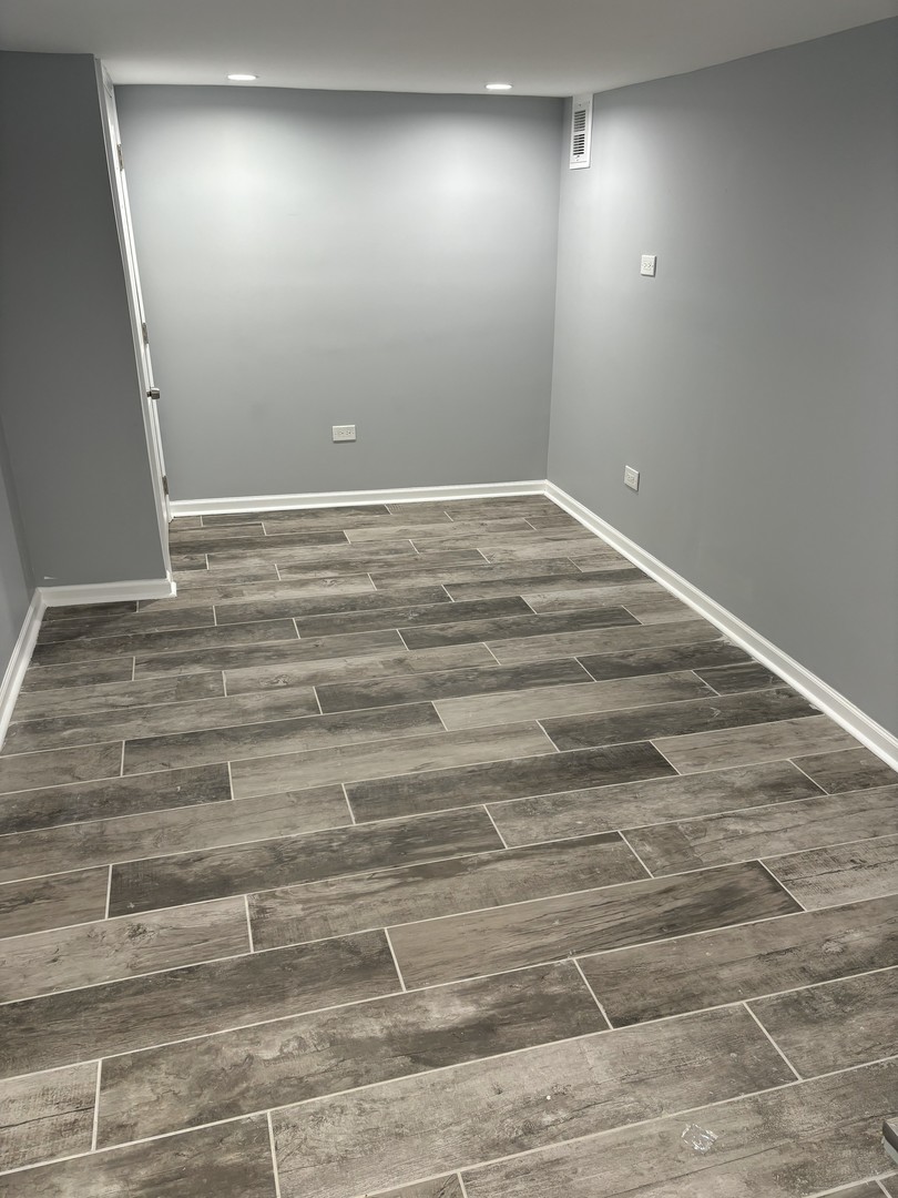 2049 East 93rd Street Chicago, IL 60617 - Photo 15 of 19 a view of room