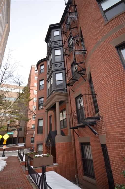 40 St Botolph Street, Unit 26 Boston, MA 02116 - Photo 1 of 15