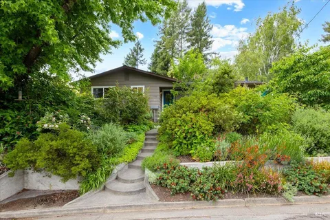 $1,375,000 | 7960 Bella Vista Drive, Sebastopol, CA 95472