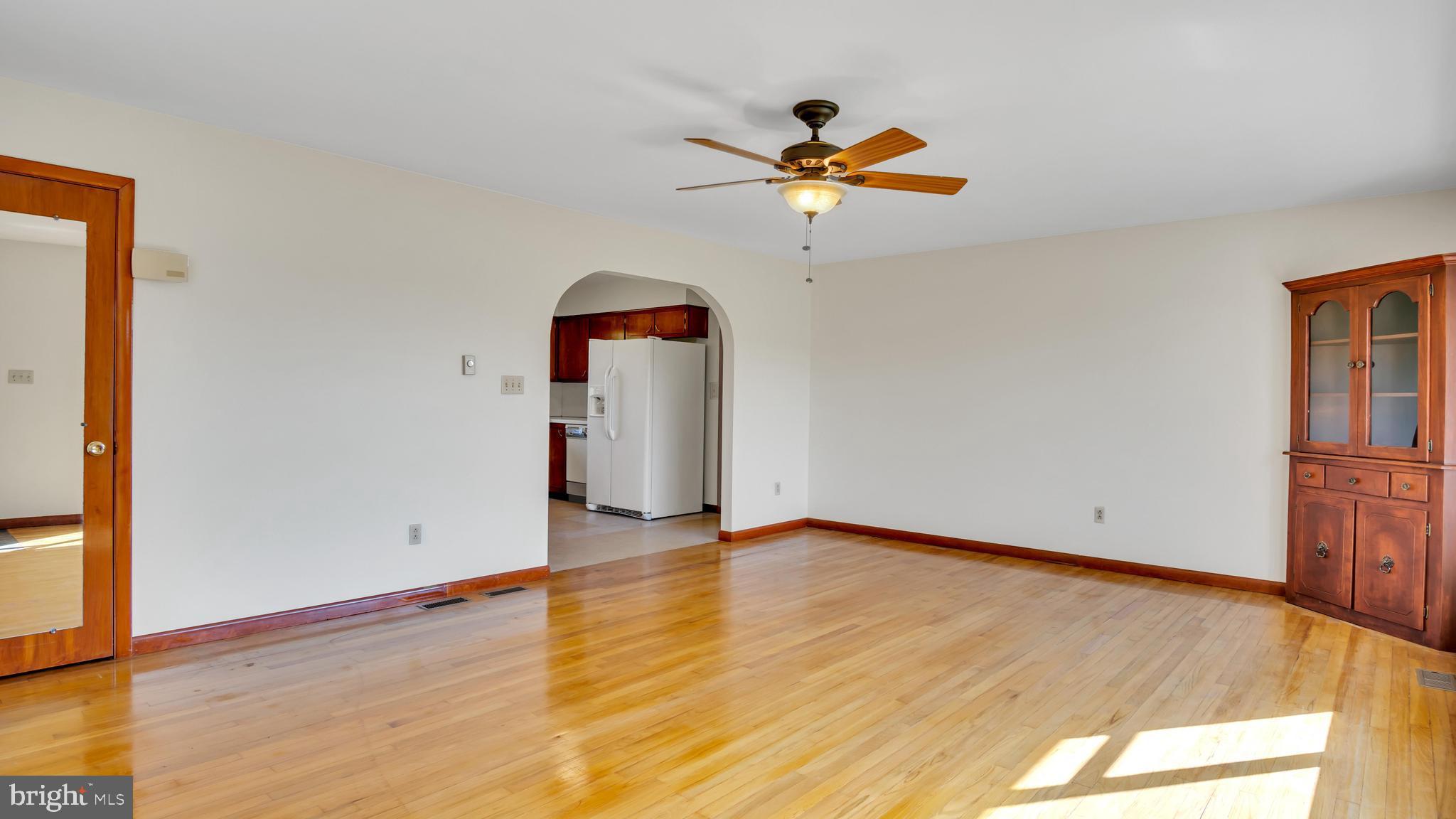 2099 Newville Road Carlisle, PA 17015 - Photo 4 of 33