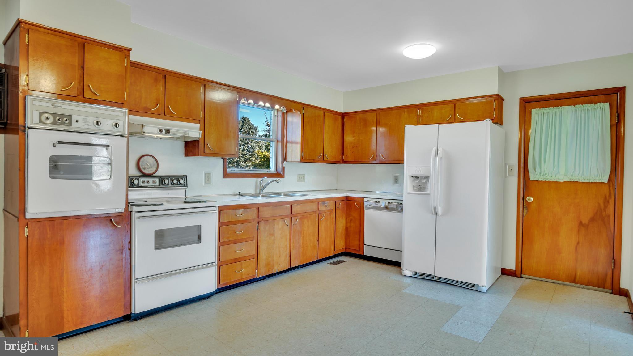 2099 Newville Road Carlisle, PA 17015 - Photo 7 of 33