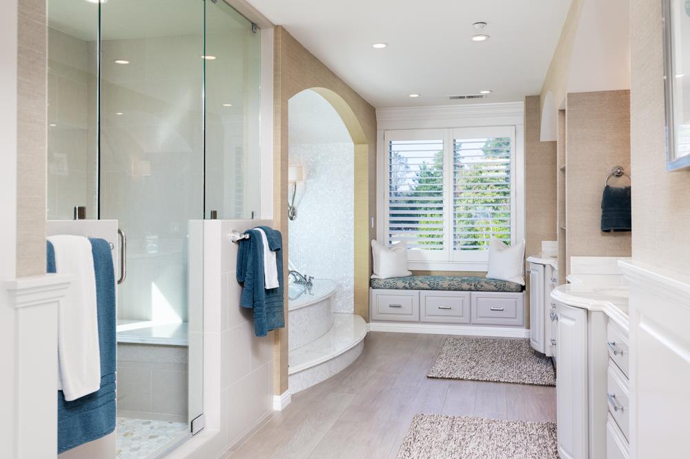 3917 Mainsail Place Soquel, CA 95073 - Photo 22 of 43 a bathroom with a tub sink and a large mirror