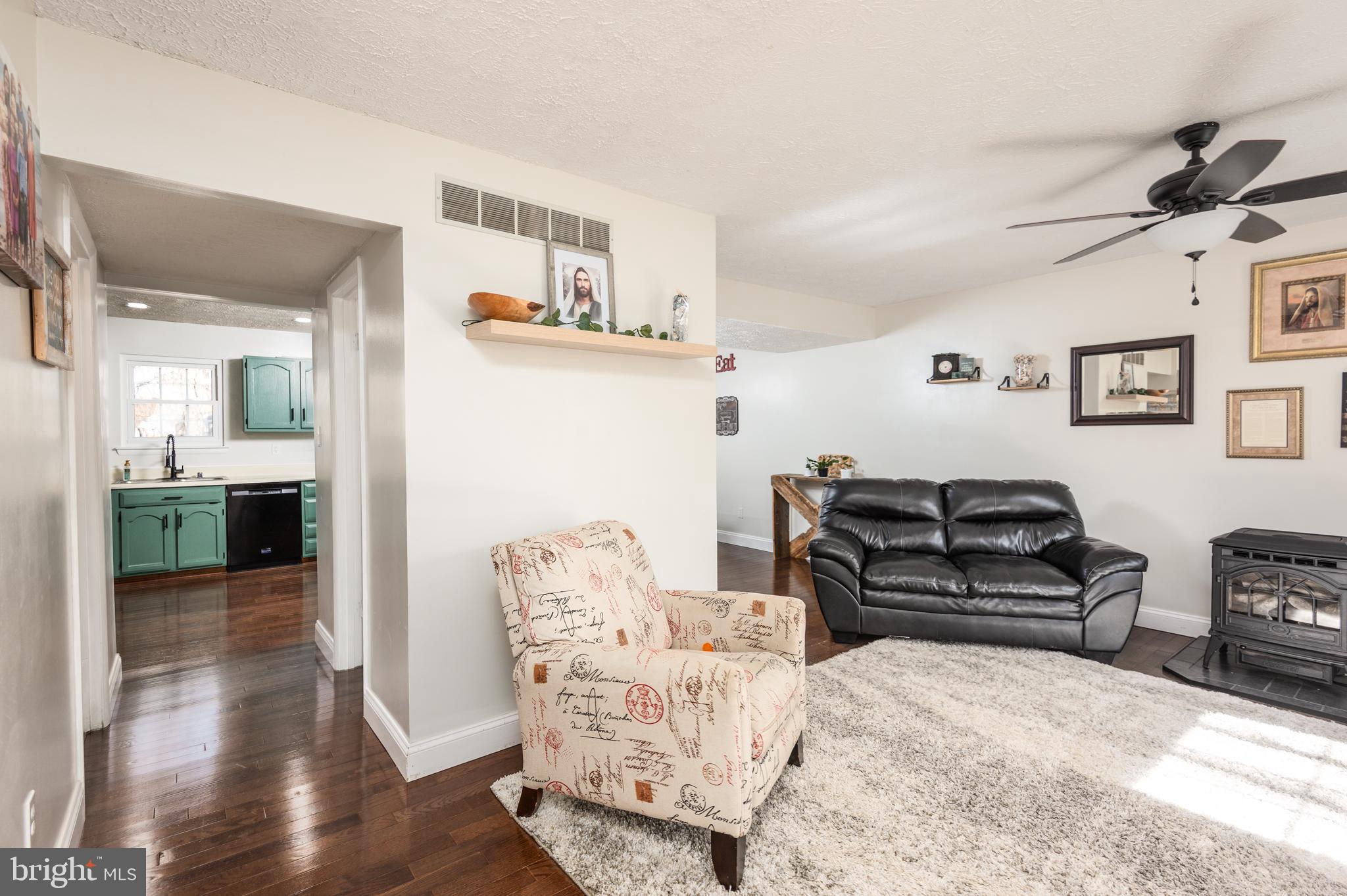 48 Fox Run Way Arnold, MD 21012 - Photo 15 of 33 a living room with furniture