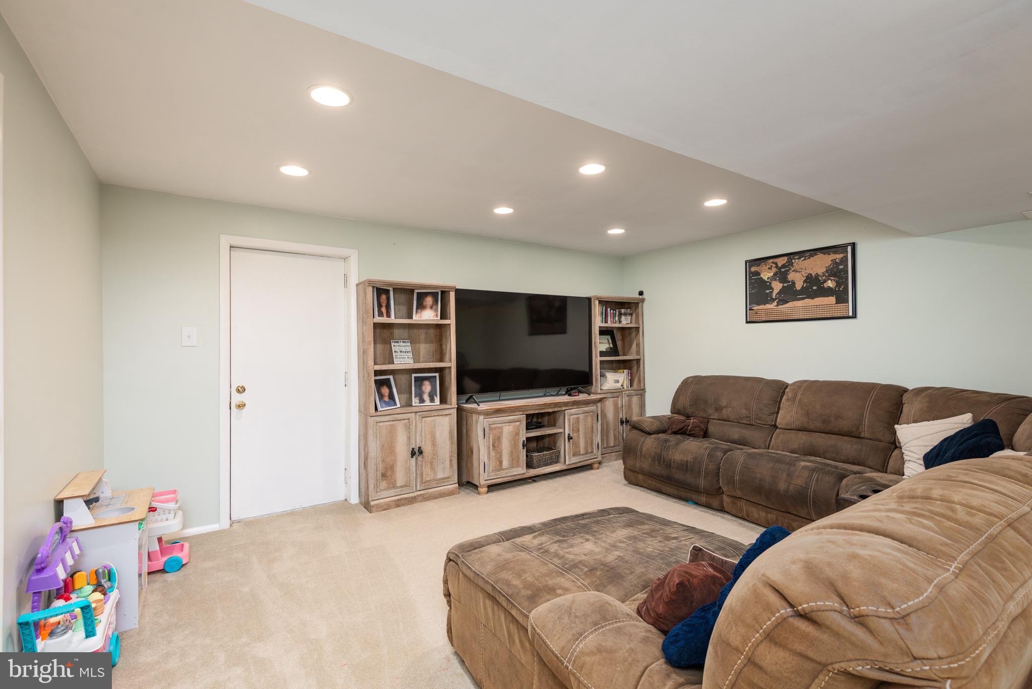 48 Fox Run Way Arnold, MD 21012 - Photo 25 of 33 a living room with furniture and a flat screen tv