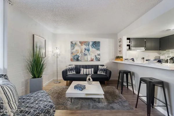 $738 | 1601 West Camelback Road, Unit E10AE, Phoenix, AZ 85015