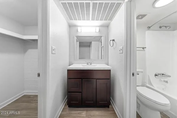 $738 | 1601 West Camelback Road, Unit E10AE, Phoenix, AZ 85015