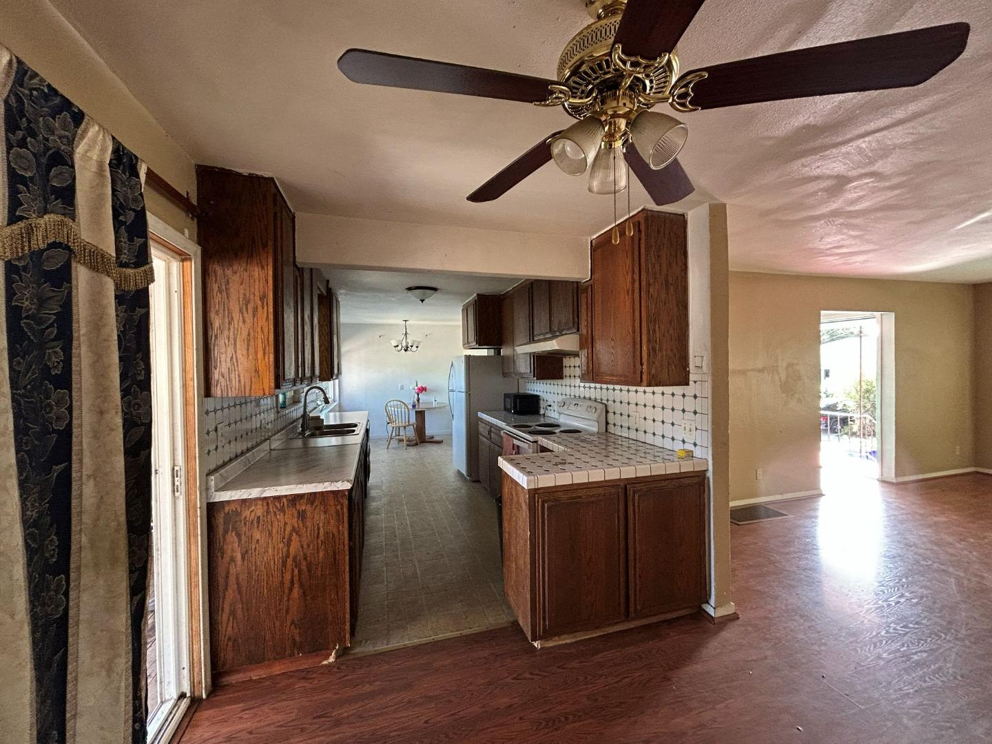 551 Vallejo Avenue Rodeo, CA 94572 - Photo 5 of 25 Gallery Image 5