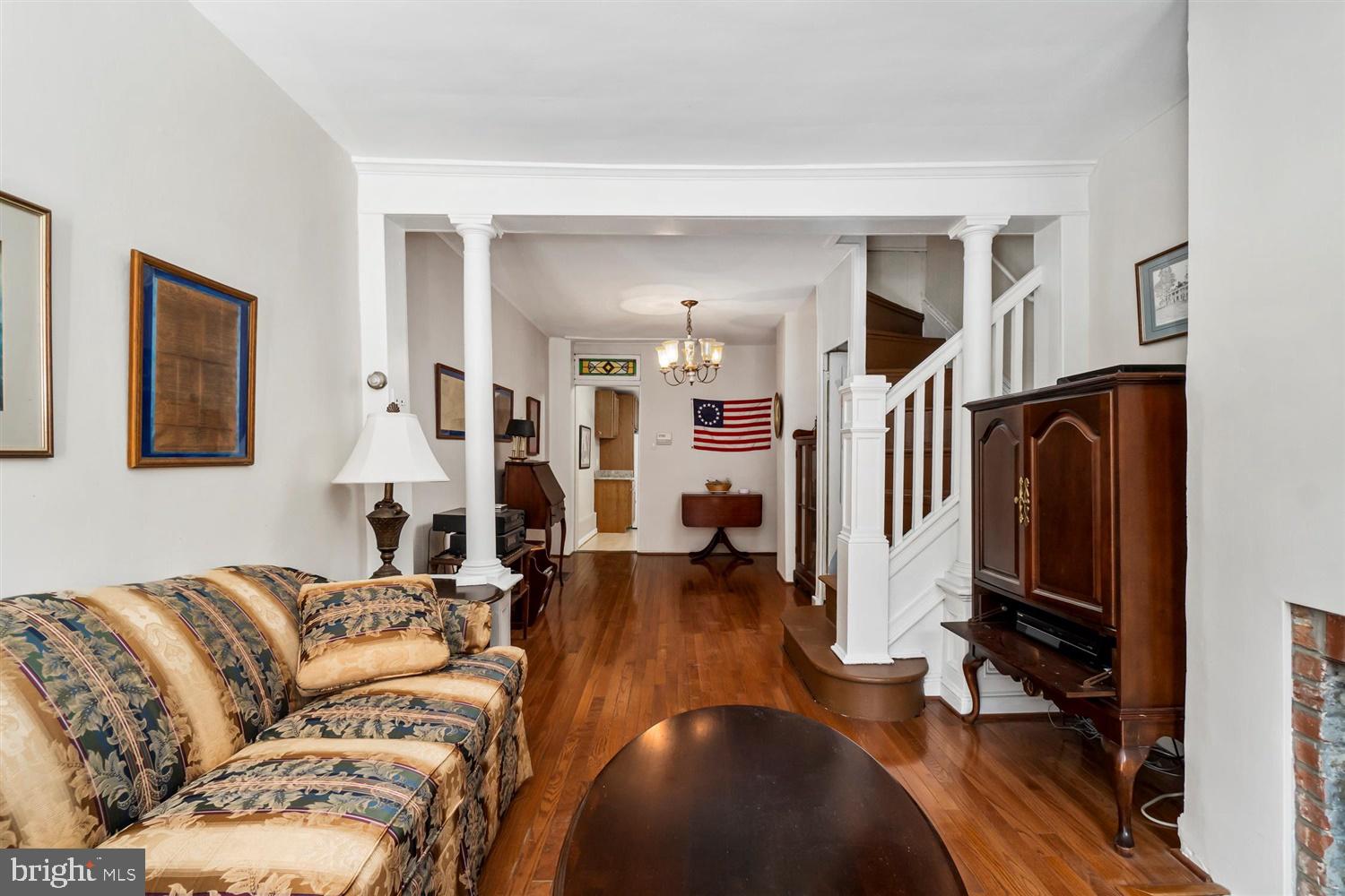 1514 Riverside Avenue Baltimore, MD 21230 - Photo 3 of 27 Living Room