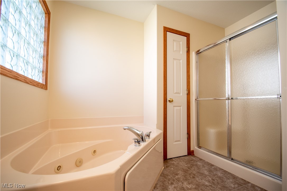 7007 Clingan Road, Unit 64 Youngstown, OH 44514 - Photo 21 of 50 Soaker tub, walk in shower, glass block windows.