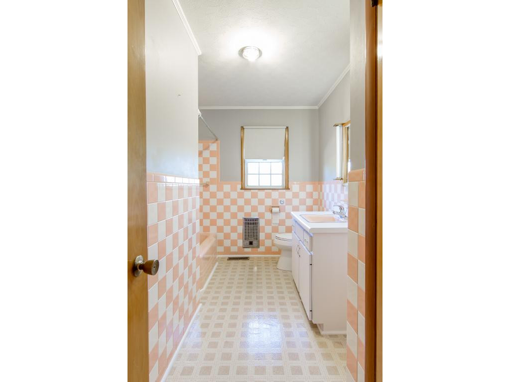 612 East Barton Ridge Road Greeneville, TN 37745 - Photo 8 of 21 Photo 8