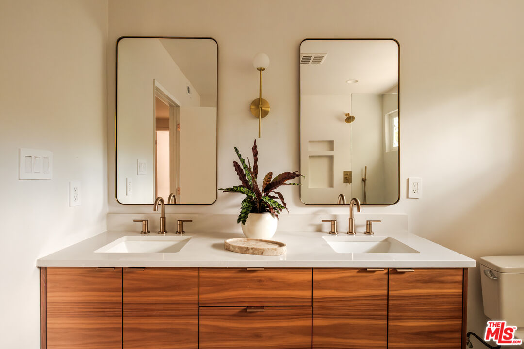 21269 Entrada Road Topanga, CA 90290 - Photo 40 of 73