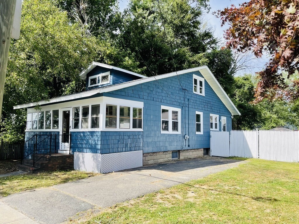 23 Harvey Street Springfield, MA 01119 - Photo 3 of 42