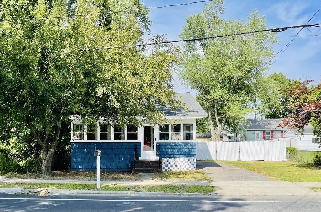 23 Harvey Street Springfield, MA 01119 - Photo 4 of 42