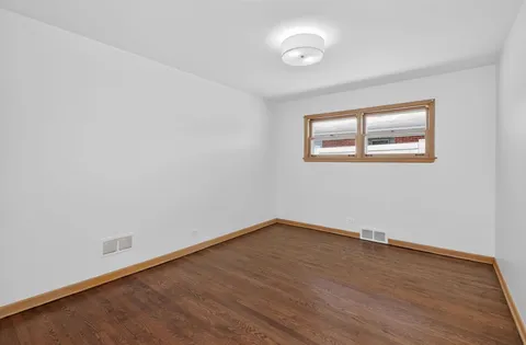 $469,000 | 924 Hillcrest Avenue, Elmhurst, IL 60126