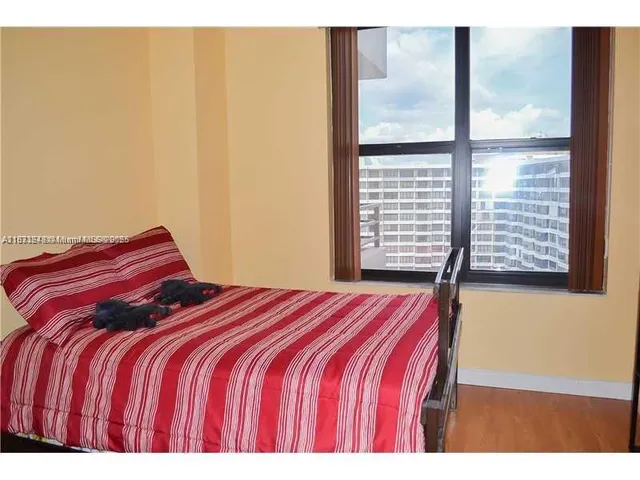 $2,900 | 2500 Parkview Drive, Unit 1919, Hallandale Beach, FL 33009
