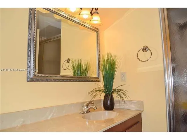 $2,900 | 2500 Parkview Drive, Unit 1919, Hallandale Beach, FL 33009