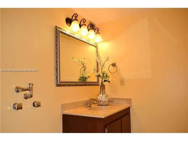 $2,900 | 2500 Parkview Drive, Unit 1919, Hallandale Beach, FL 33009