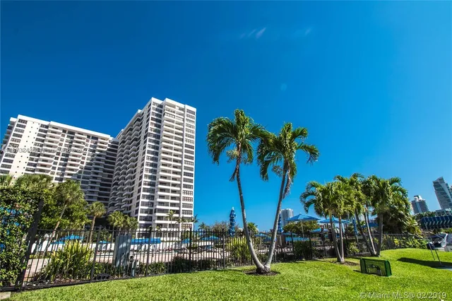$2,900 | 2500 Parkview Drive, Unit 1919, Hallandale Beach, FL 33009