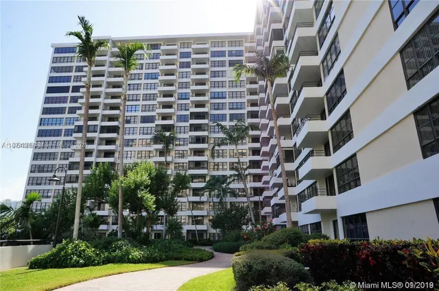 $2,900 | 2500 Parkview Drive, Unit 1919, Hallandale Beach, FL 33009