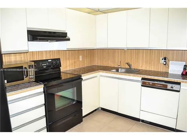 $2,900 | 2500 Parkview Drive, Unit 1919, Hallandale Beach, FL 33009