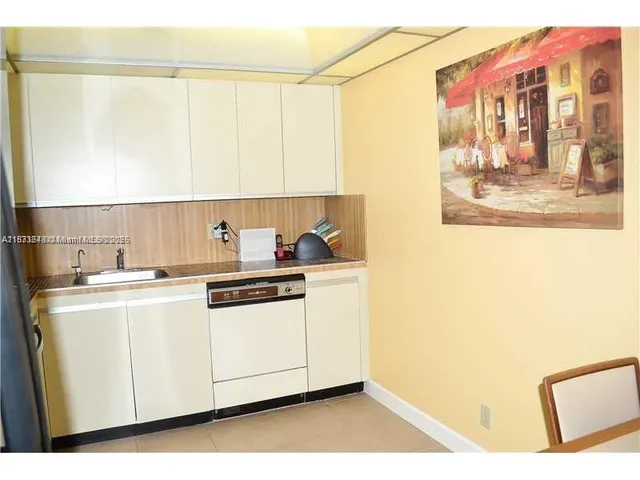 $2,900 | 2500 Parkview Drive, Unit 1919, Hallandale Beach, FL 33009