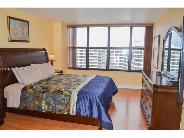 $2,900 | 2500 Parkview Drive, Unit 1919, Hallandale Beach, FL 33009