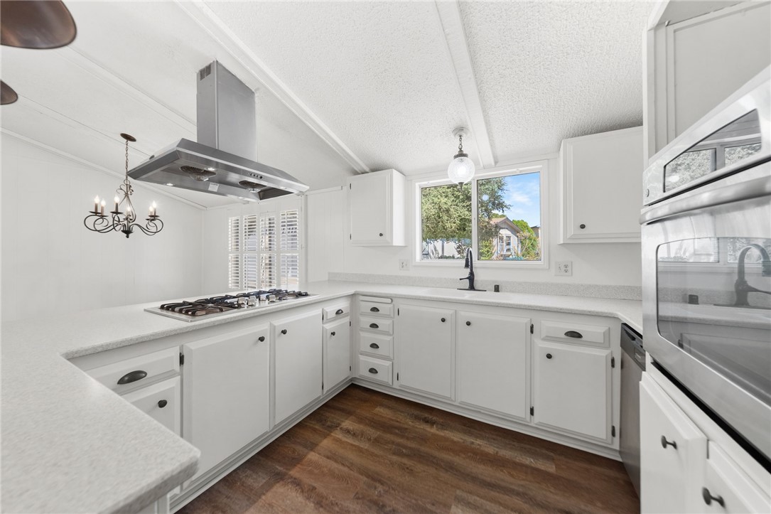 24386 Cornstalk Road Wildomar, CA 92595 - Photo 3 of 55 Gallery Image 3