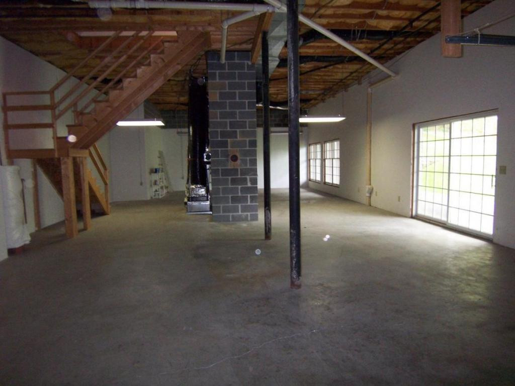 802 Quail Ridge Court Elizabethton, TN 37643 - Photo 22 of 24 Walkout basement 1 car garage