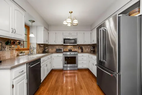 $525,000 | 9708 West 121st Terrace, Overland Park, KS 66213