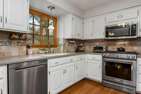 $525,000 | 9708 West 121st Terrace, Overland Park, KS 66213