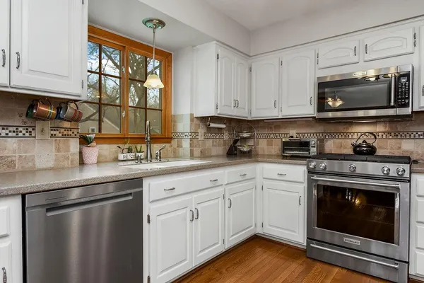 $525,000 | 9708 West 121st Terrace, Overland Park, KS 66213