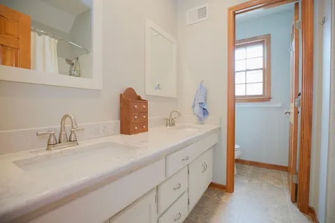 $525,000 | 9708 West 121st Terrace, Overland Park, KS 66213