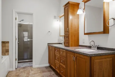 $525,000 | 9708 West 121st Terrace, Overland Park, KS 66213