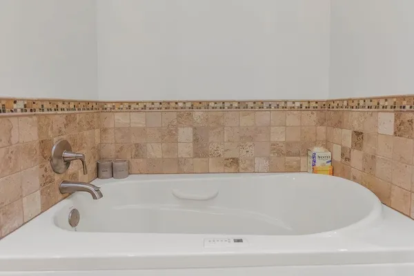 $525,000 | 9708 West 121st Terrace, Overland Park, KS 66213