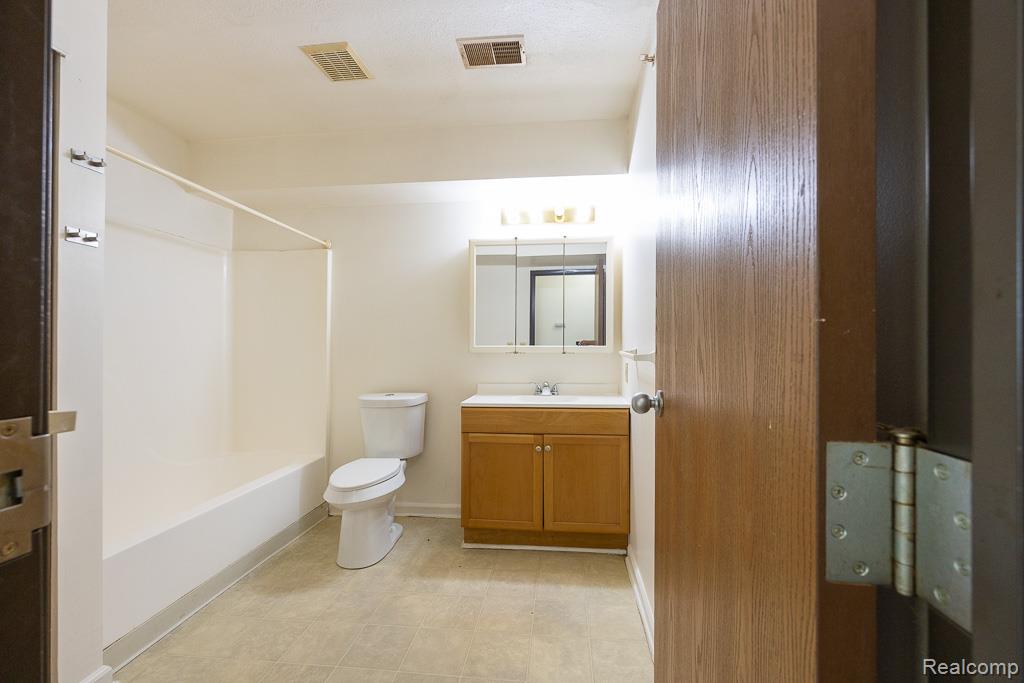 35330 Van Born Road, Unit 101 Wayne, MI 48184 - Photo 12 of 20