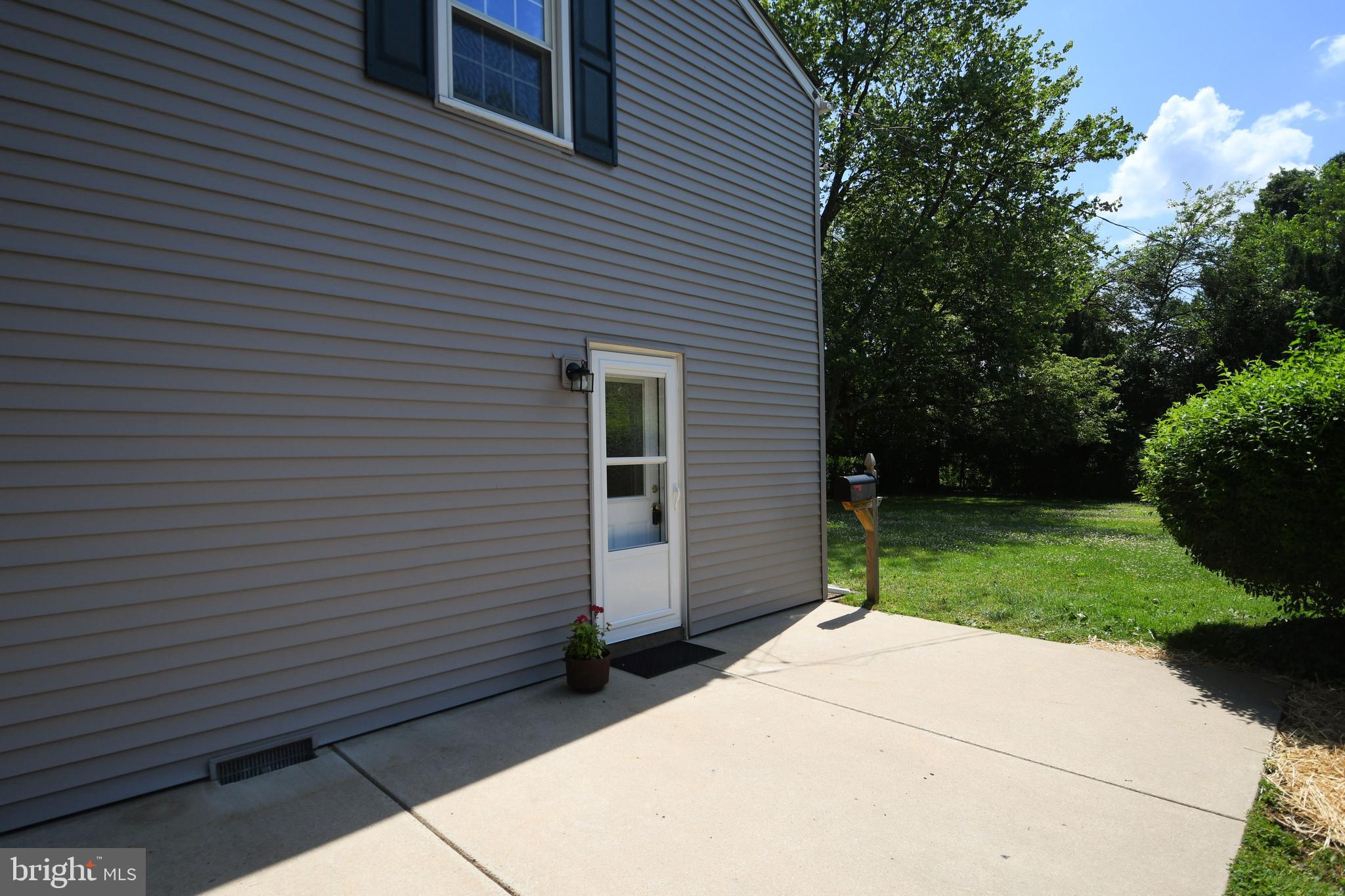 3185 Mayflower Road Plymouth Meeting, PA 19462 - Photo 39 of 49 Side patio