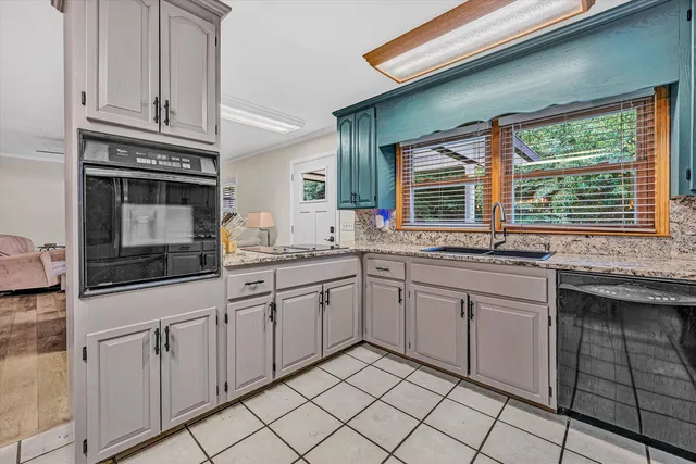 a view of a livingroom with furniture and window