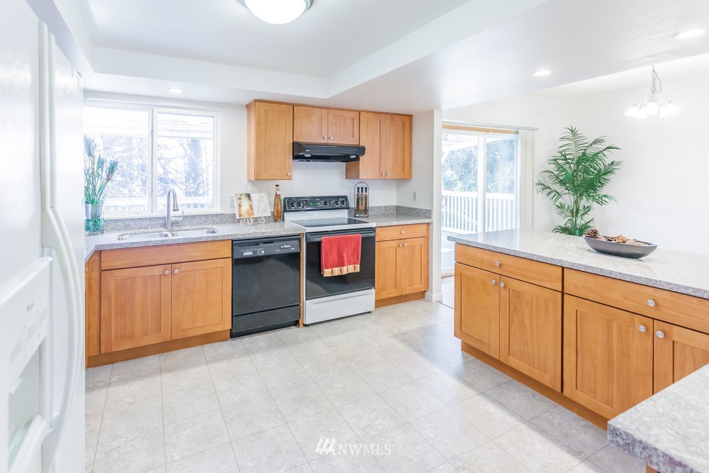 16817 135th Place Southeast Renton, WA 98058 - Photo 11 of 23 Gallery Image 11