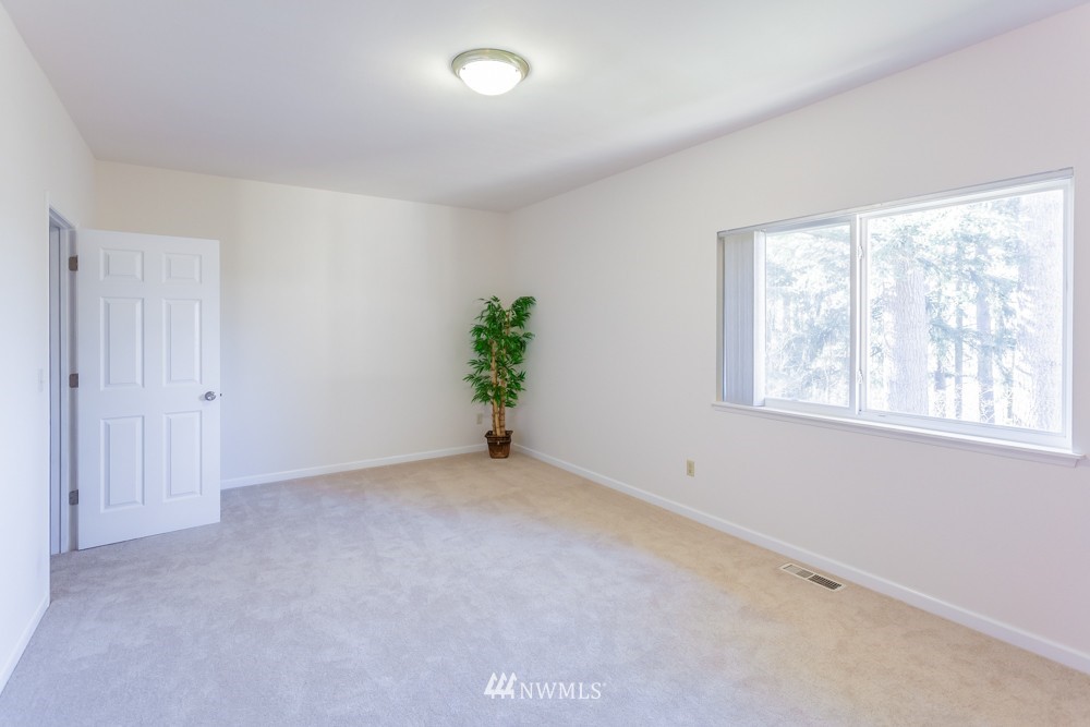 16817 135th Place Southeast Renton, WA 98058 - Photo 13 of 23 Gallery Image 13